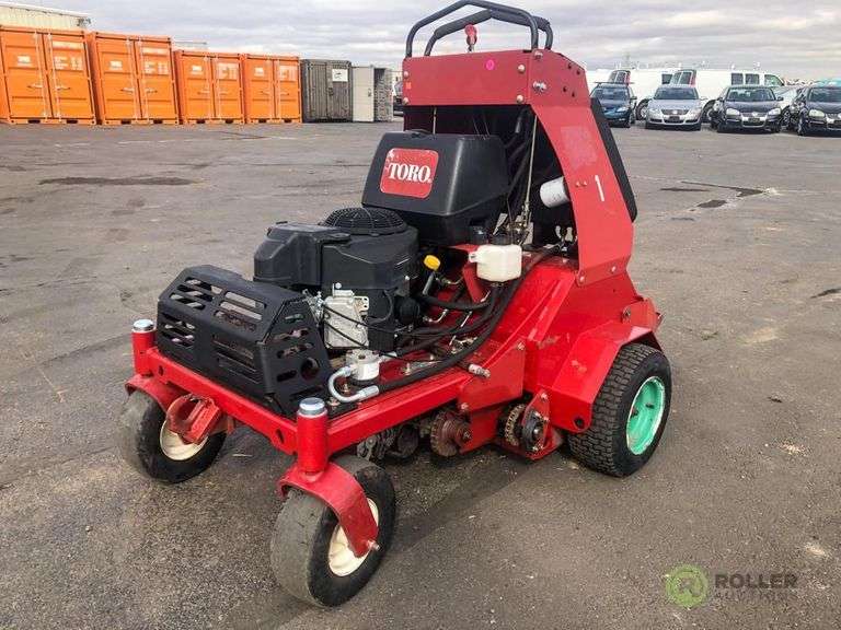 Toro Commercial Standon Aerator, Gas, 8Tines, Showing 851 Hours