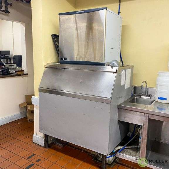 Surplus Restaurant and Banquet Equipment from Hotel Elegante Roller