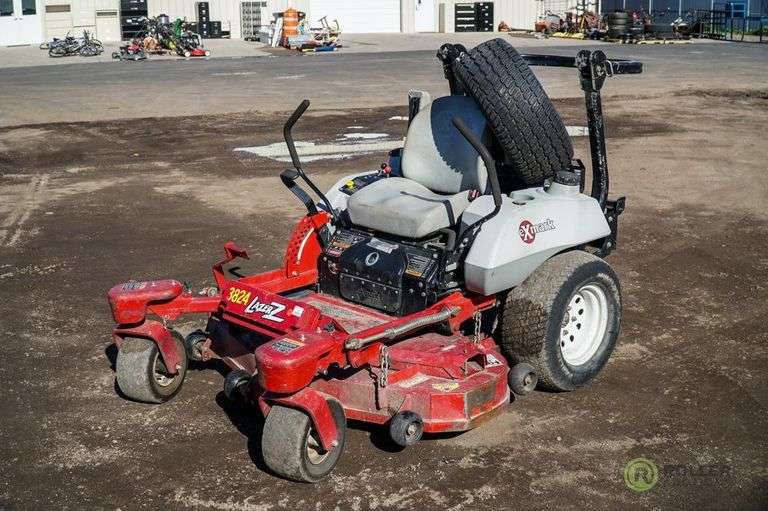 Exmark Lazer Z RideOn Mower, 52in Front Deck Mower, Kohler Command Pro