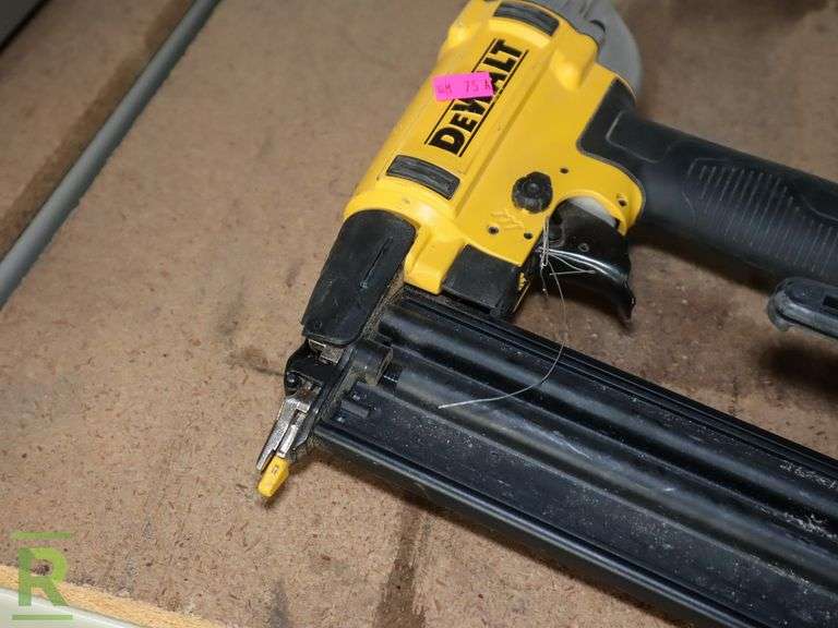DeWalt DWFP12233 Pneumatic Brad Nailer Roller Auctions