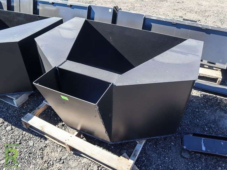 New Kit 3/4 Cubic Yard Concrete Placement Bucket to Fit Skid Steer