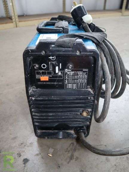 Miller Maxstar 200 Arc Welder (Missing Leads) - Roller Auctions