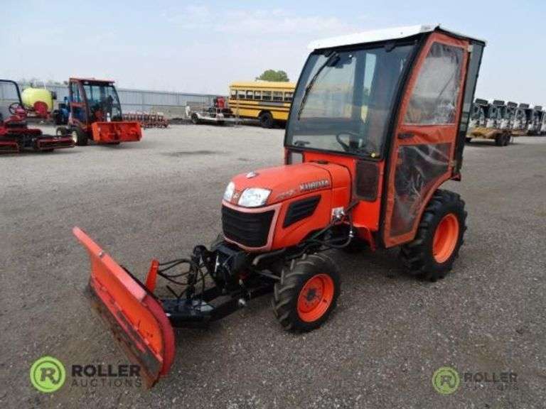 2009 Kubota B2320 4WD Tractor, 3Cylinder Diesel, 3 Pt, PTO, Enclosed