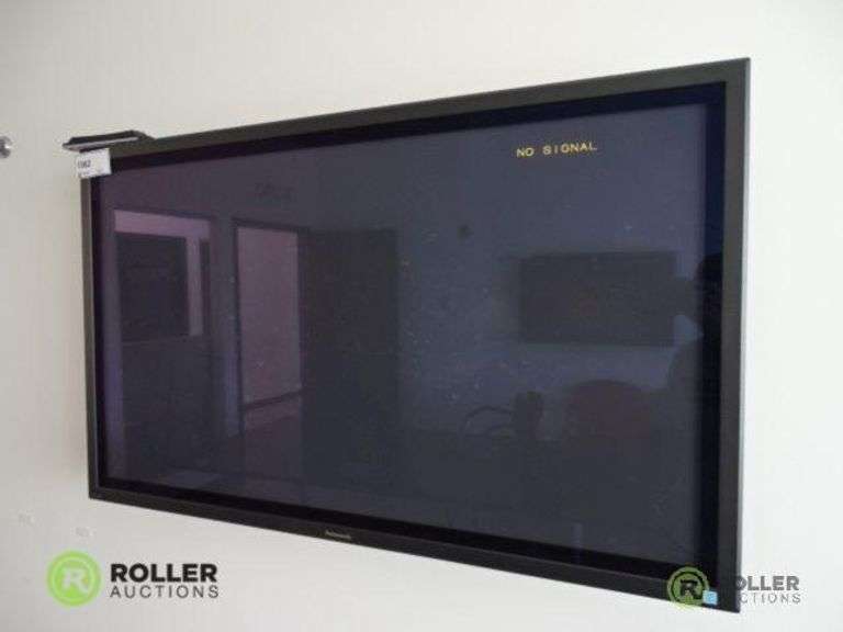 Panasonic TH50PHD8 50in Flat Panel TV With Articulating Wall Mount