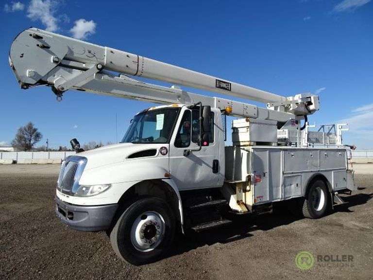 2005 INTERNATIONAL 4400 S/A Bucket Truck, DT466, 7.6L, Automatic