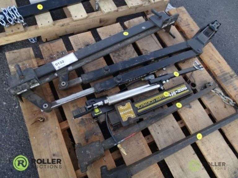 Trailer Hitch With EazLift Sway Control and Sway Bars Roller Auctions