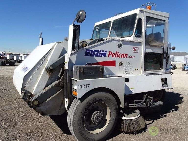 2001 ELGIN PELICAN SERIES Street Sweeper, Dual Steer, Dual Gutter