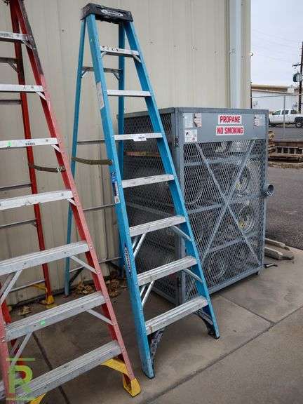 Werner 8' Fiberglass Step Ladder - Roller Auctions