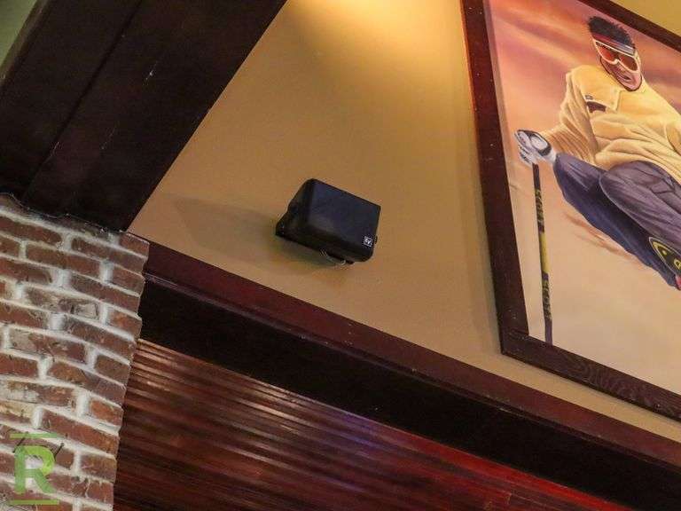 Speakers; (2) JBL and (31) EV's - Roller Auctions