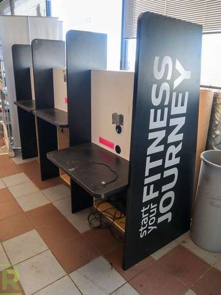 3-Section Kiosk - Roller Auctions