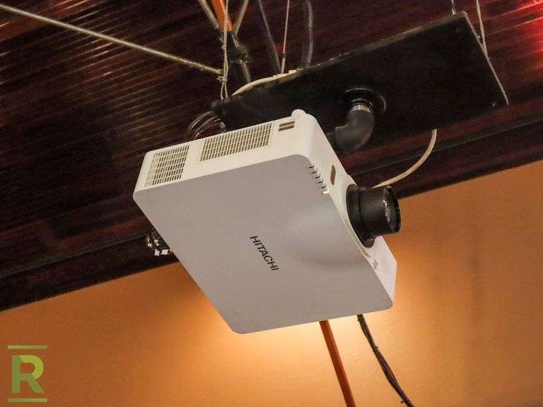 Hitachi Projector With Screen - Roller Auctions