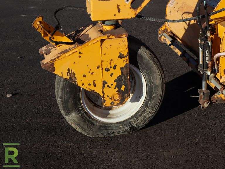 2005 Broce BB 250-B Parking Lot Sweeper - Roller Auctions