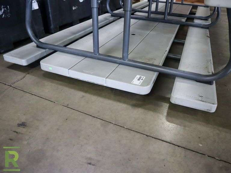 Lifetime 6' Collapsible Picnic Table - Roller Auctions