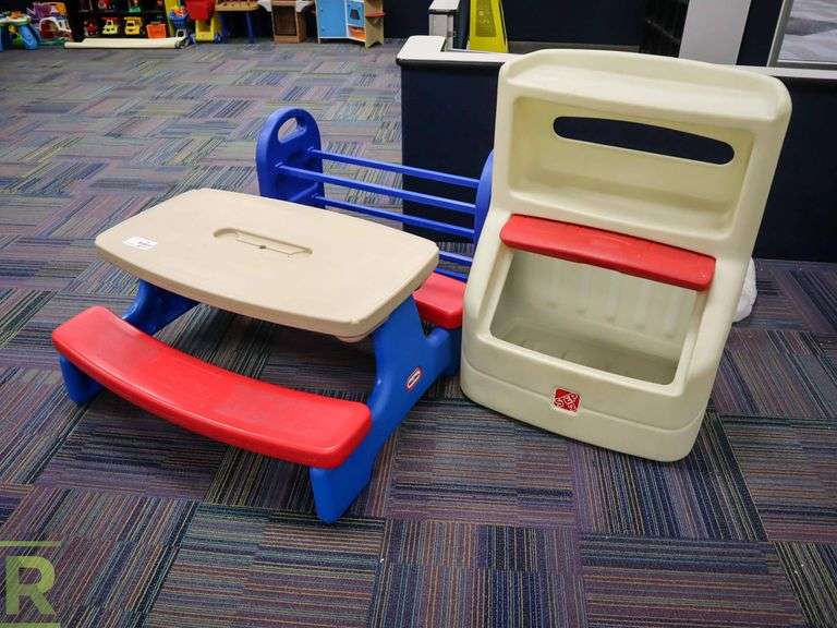 Little Tikes Picnic Table With Plastic Storage - Roller Auctions