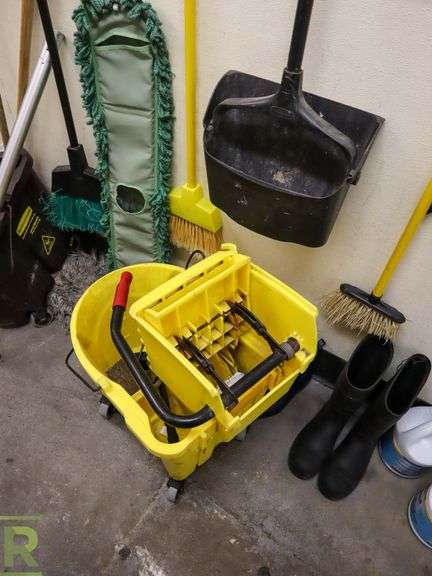 Assorted Janitorial Supplies - Roller Auctions