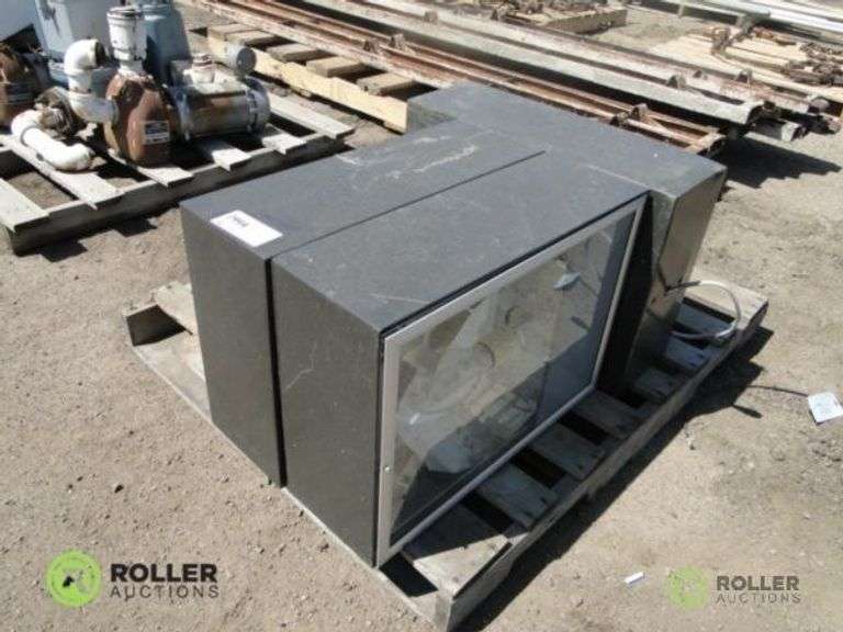 (3) Outside Parking Lot Lights, 400W, Internal Ballasts Roller Auctions