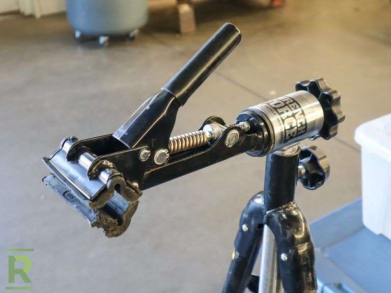 wrench force repair stand