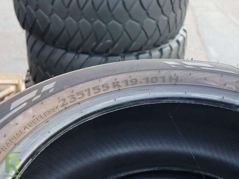 (4) 2020 Kumho Crugen 235/55R19 Tires - Roller Auctions