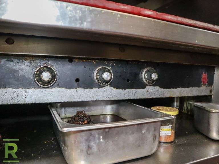 Wolf 3-Burner Griddle, Gas, Built In - Roller Auctions