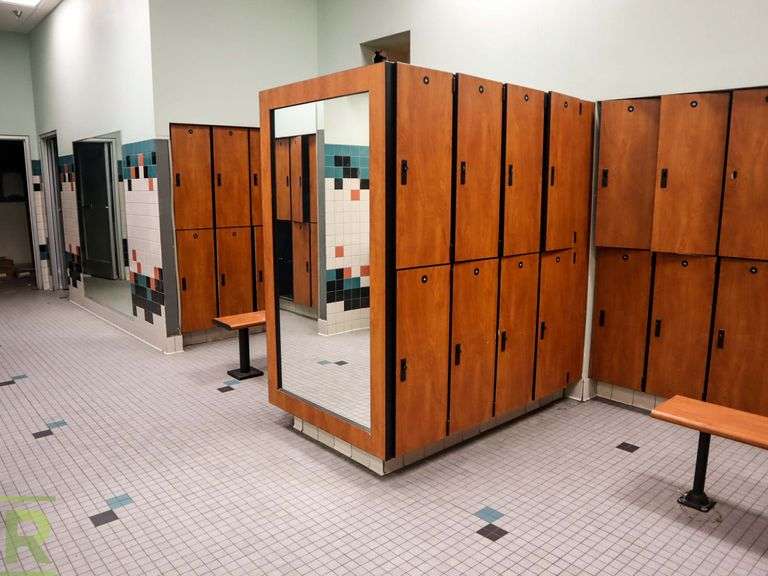Lockers And Benches - Roller Auctions