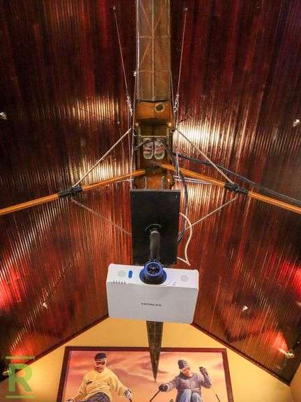 Hitachi Projector With Screen - Roller Auctions
