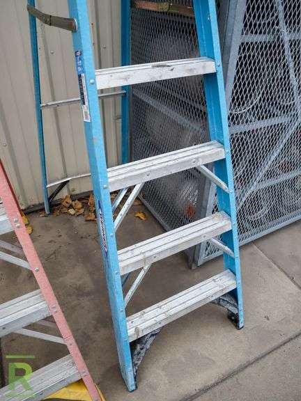 Werner 8' Fiberglass Step Ladder - Roller Auctions