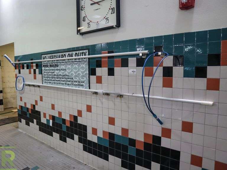 Pool Cleaning Tools And Hoses - Roller Auctions
