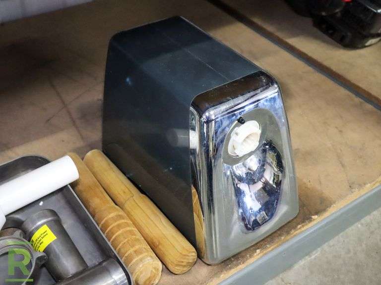 LEM 8 Meat Grinder, 575W Roller Auctions