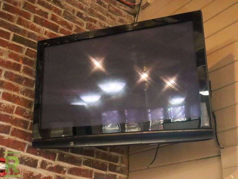 (3) Panasonic TCP50X3 TVs, 50" & (2) 42" - Roller Auctions