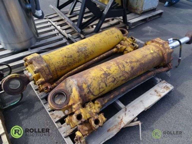 (2) 48in Hydraulic Rams Roller Auctions
