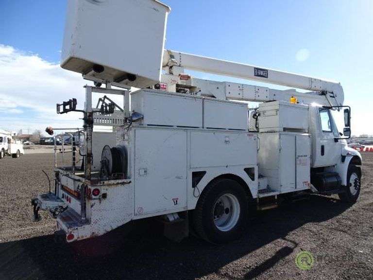 2005 INTERNATIONAL 4400 S/A Bucket Truck, DT466, 7.6L, Automatic