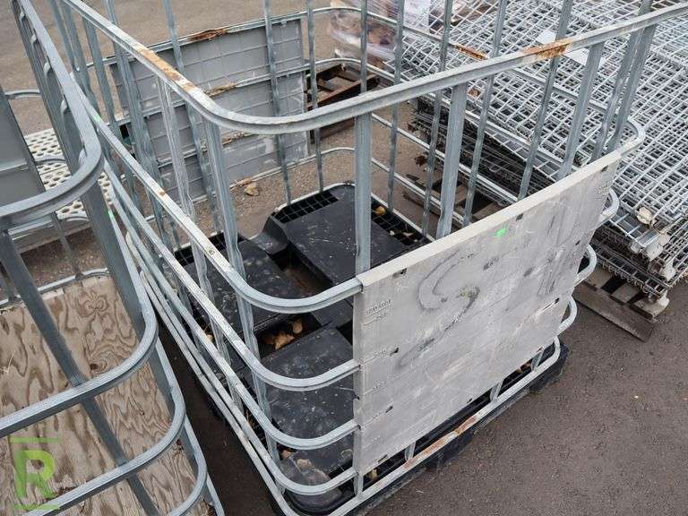 (2) Wire Crates - Roller Auctions