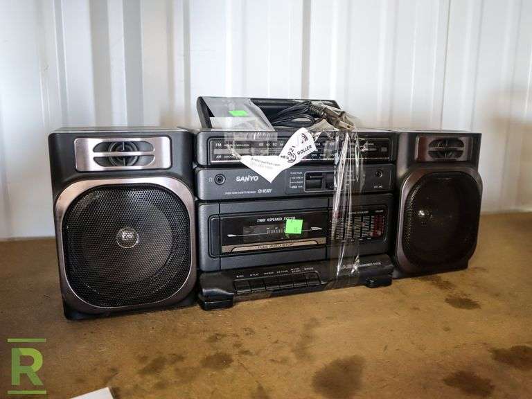 DeWalt Jobsite Radio and Sanyo Boom Box - Roller Auctions
