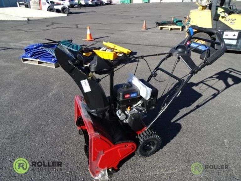 Toro 36003 Snowmaster 824QXE Snow Thrower, 252CC Gas Engine Roller