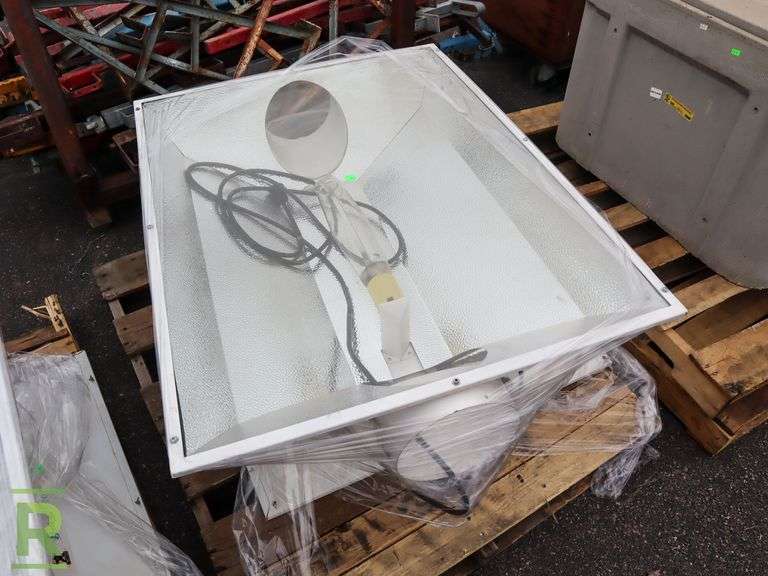 (3) Pallets Of Big Daddy Grow Lights, (6) Total Lights - Roller Auctions