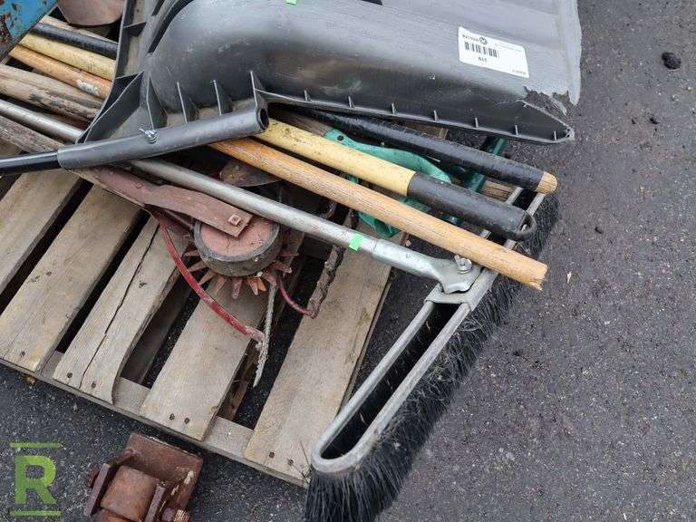 Pallet Of Shovels- Lawn & Garden Tools - Roller Auctions
