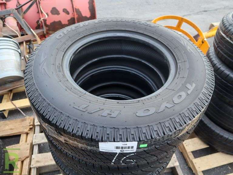 (4) 2017 Toyo Open Country LT225/75R16 Tires - Roller Auctions
