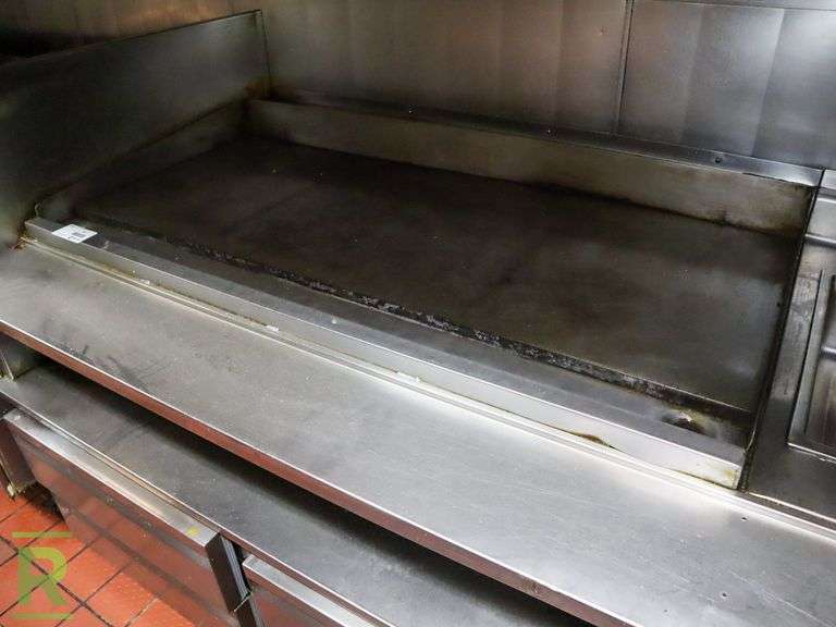 Wolf 5-Burner Flat Top Griddle, Gas, Built In - Roller Auctions