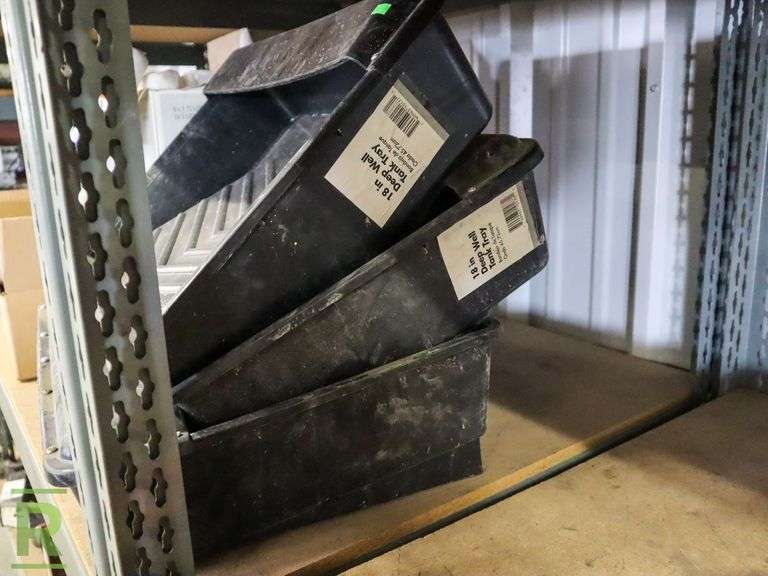 Paint Roller and Plastic Paint Trays - Roller Auctions