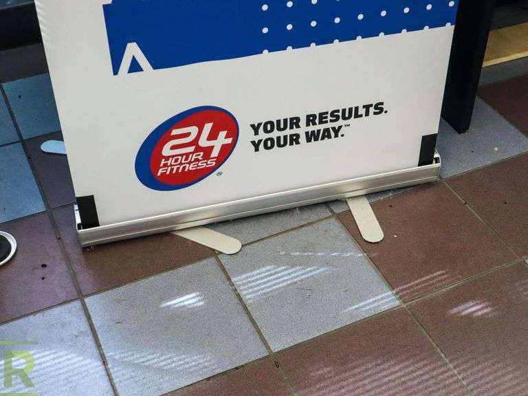 Retractable Sign Stands - Roller Auctions