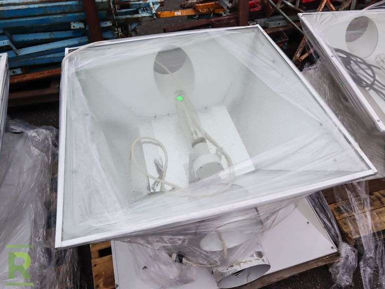 (3) Pallets Of Big Daddy Grow Lights, (6) Total Lights - Roller Auctions