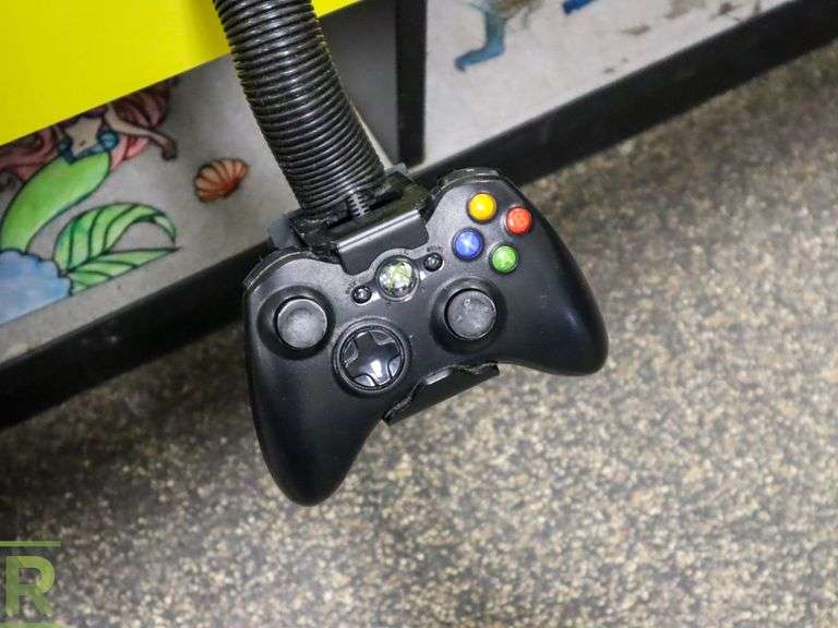 Kidzpace Xbox And Controllers - Roller Auctions