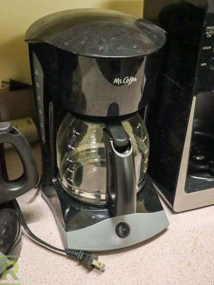 (3) Coffee Makers; Cuisinart And Mr. Coffee - Roller Auctions