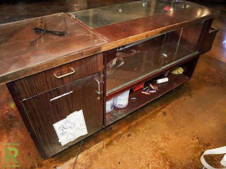 Display Case, 24" x 72" - Roller Auctions