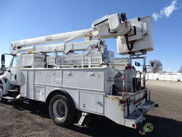 2005 INTERNATIONAL 4400 S/A Bucket Truck, DT466, 7.6L, Automatic