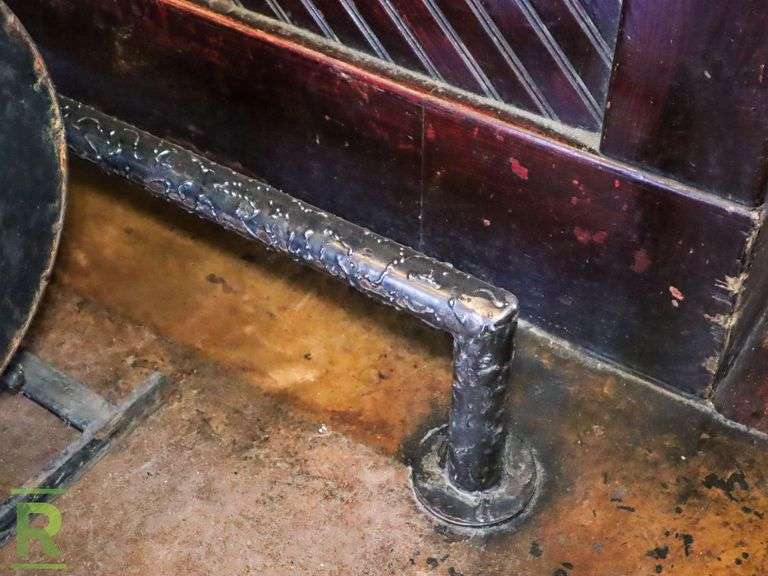Approximately 40' Of Bar Foot Rail - Roller Auctions