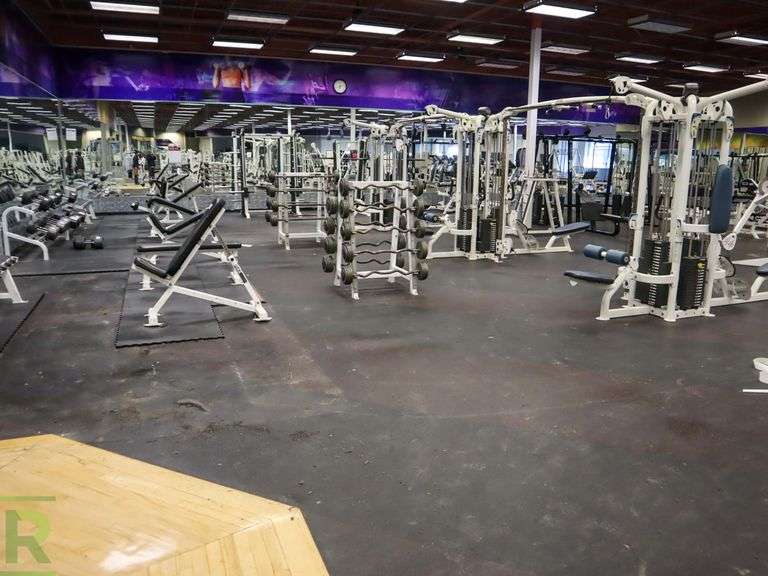 Entire Workout Area of Rubber Flooring - Roller Auctions