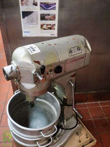 American Eagle AE-20 20 Quart Mixer With Accessories - Roller Auctions