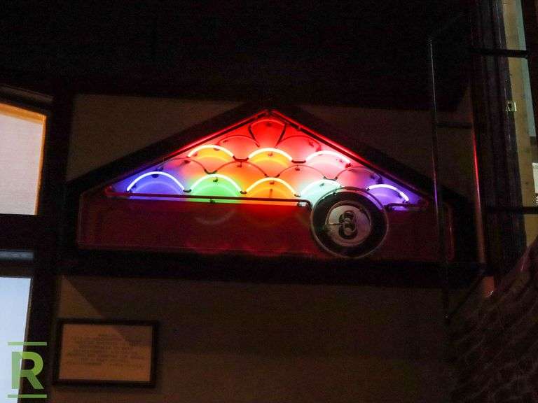 8-Ball Neon Sign - Roller Auctions