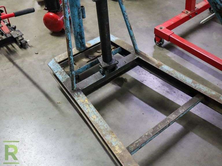 Hydraulic Engine Hoist - Roller Auctions